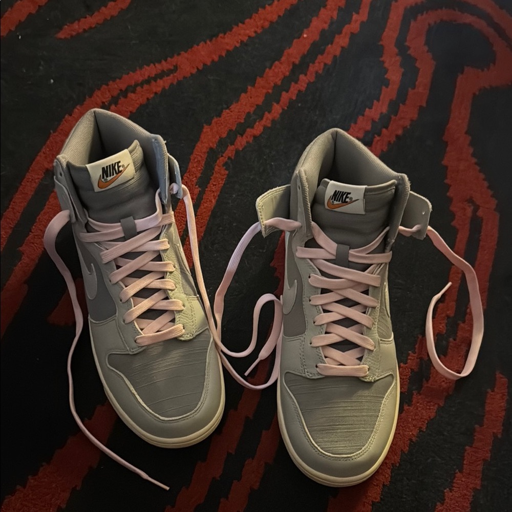 Like new Nike dunk high premium certified fresh Fall 2022